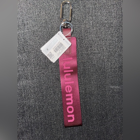 Lululemon Never Lost Keychain Wine Berry Sonic Pink - Picture 2 of 3